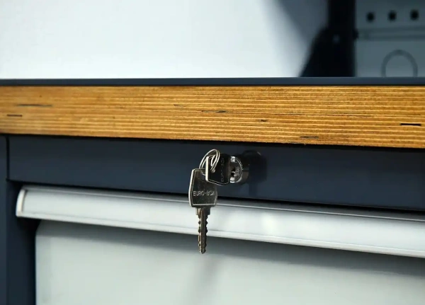 Верстак слесарный FBK 205.456-2FR